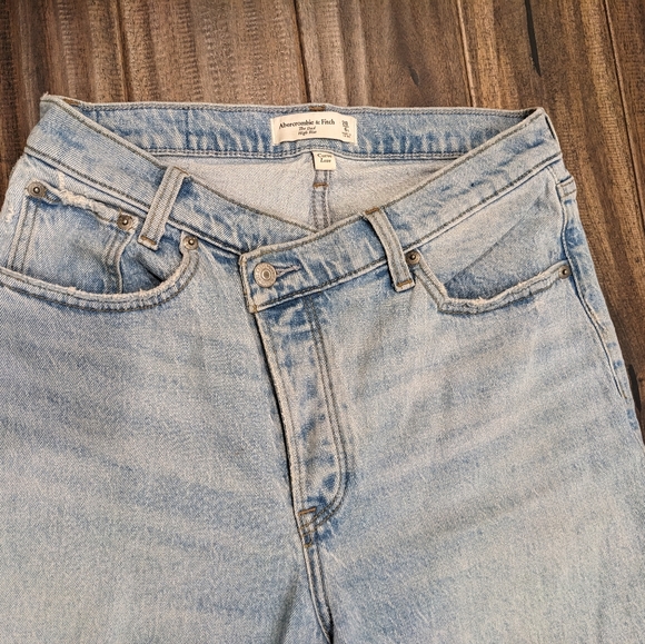 Abercrombie and Fitch Curve Love High Rise Dad Jean Size 6 - Picture 4 of 6